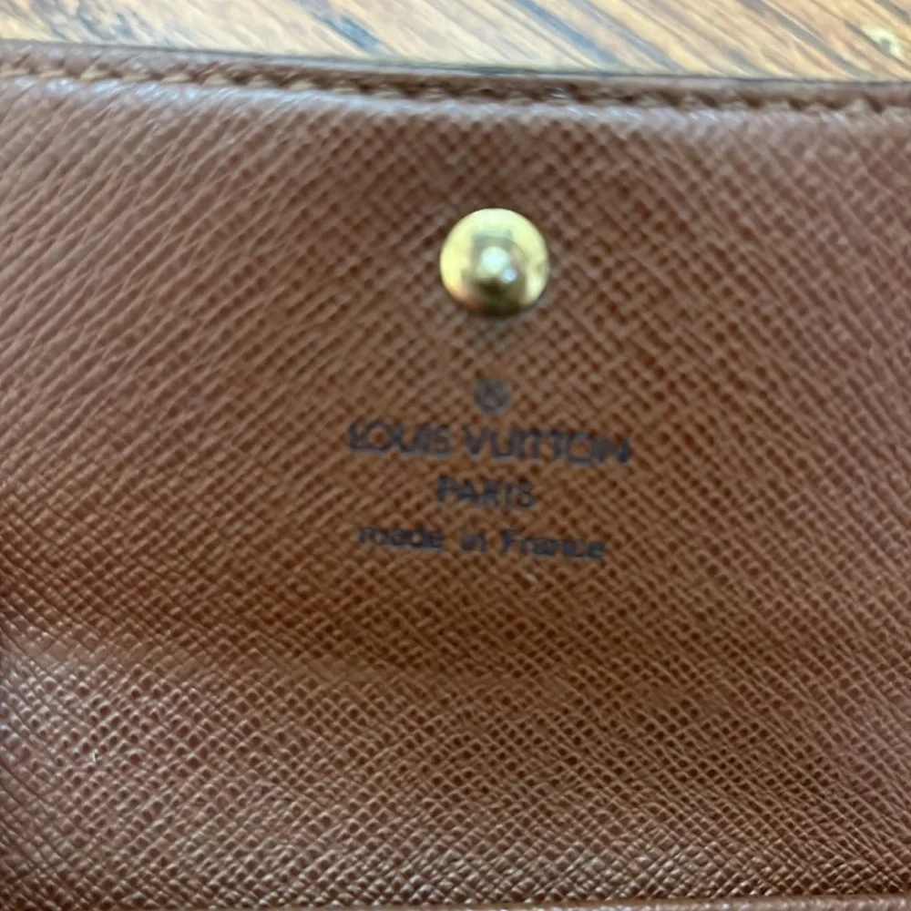Louis Vuitton Wallet - Picture 3 of 9